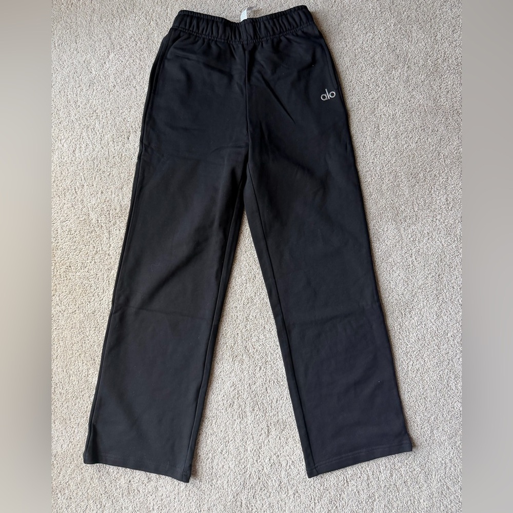 Alo set black crewneck with straight leg pants NWOT size - Picture 3 of 5